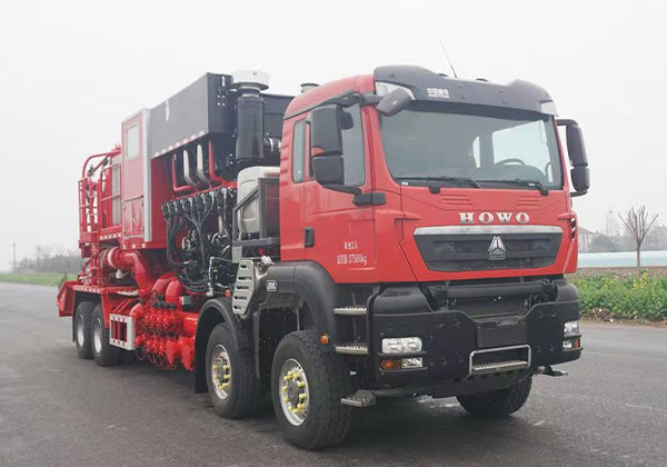 Fracturing blender truck