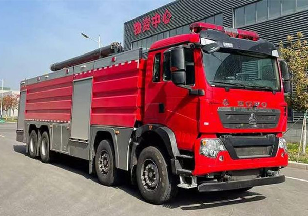 Liquid supply fire truck