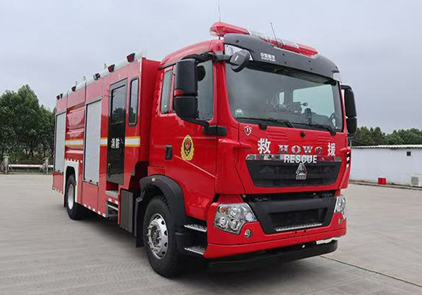 Liquid supply fire truck