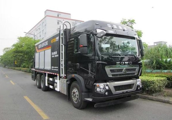 稀漿封層車