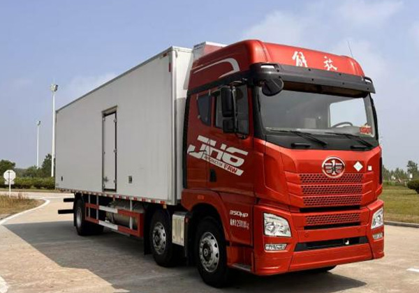 Refrigerator Truck