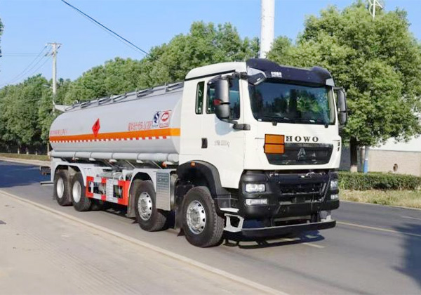 Flammable liquid tank transport vehicle