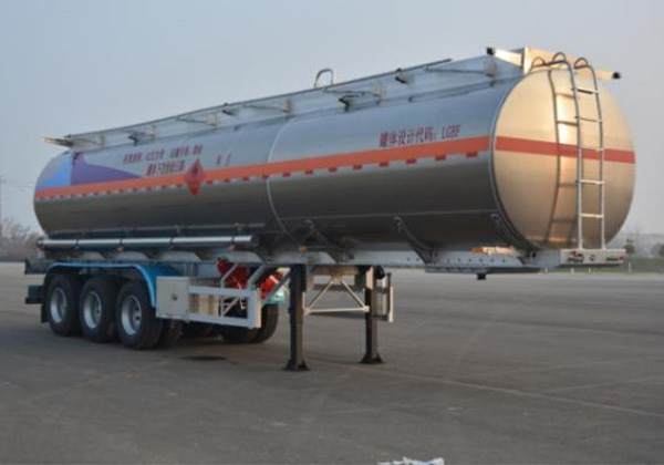 Aluminum alloy semi-trailer for oil transportation